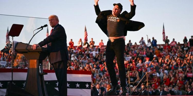 Elon Musk, Trump yönetimine geri dönüyor