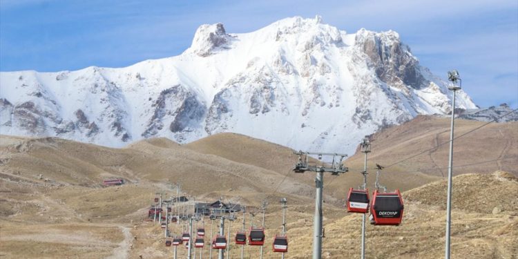 Erciyes’te 2 dağcı için arama kurtarma çalışması başlatıldı