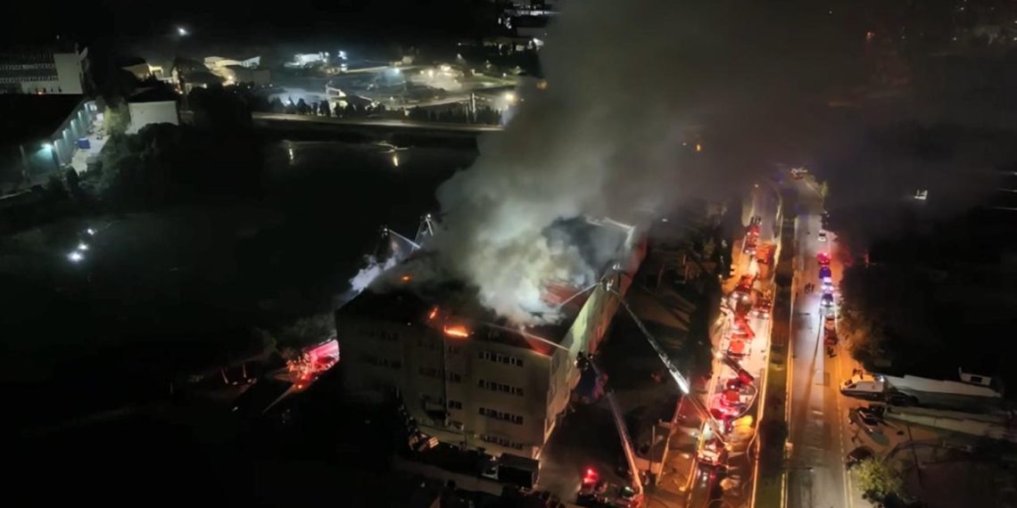 Tuzla’da ayakkabı fabrikasında yangın