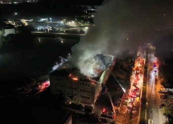 Tuzla’da ayakkabı fabrikasında yangın