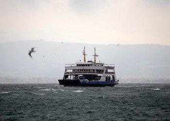 Gökçeada ve Bozcaada hatlarındaki feribot seferlerine fırtına engeli
