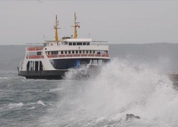 Kuzey Ege’de feribot seferlerine fırtına engeli