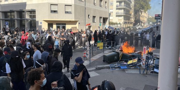 Fransa’da eylemler nedeniyle liselerde eğitime bu hafta ara verildi