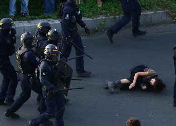 Fransa'da öğrenci protestoları ülkeyi kaosa sürükledi