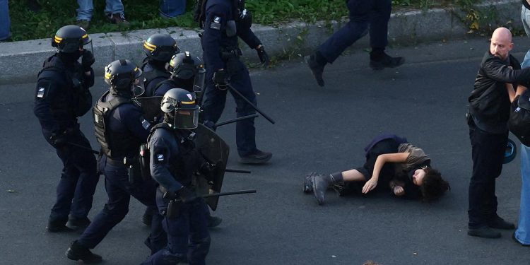 Fransa'da öğrenci protestoları ülkeyi kaosa sürükledi