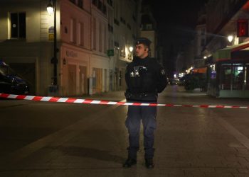 Paris ve Lyon’da kısmi sokağa çıkma yasağı 1 gün uzatıldı