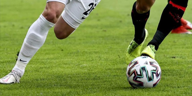 Türk dünyasından gelen futbolcular “Türk statüsünde” sayılacak