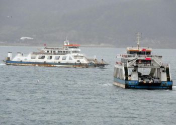 Bozcaada ve Gökçeada feribot seferlerine hava engeli