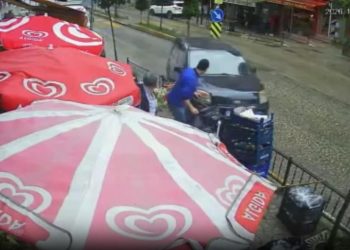 Giresun’da otomobil kaldırımdaki yayalara çarptı: 3 yaralı