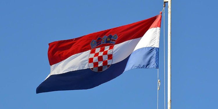 Hırvat savaş uçağı, “uçak kaçırma” kodu girilen Malta’ya ait yolcu uçağını hava sahasının dışına çıkardı