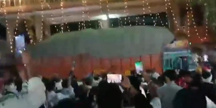 Hindistan’da kamyon, kalabalığa daldı: 15 ölü