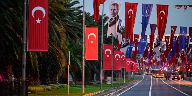 İstanbul’da 29 Ekim sebebiyle bazı yollar trafiğe kapatıldı