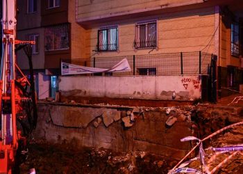 Bahçelievler’de çökme riski oluşan 2 apartman boşaltıldı