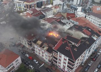 İstanbul’da 5 katlı binada yangın
