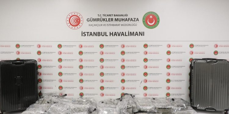 İstanbul Havalimanı’nda 34 kilogram uyuşturucu ele geçirildi
