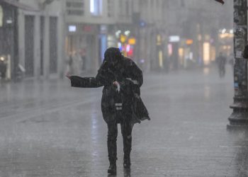 İstanbul Valiliği uyardı: Sağanak ve fırtına geliyor