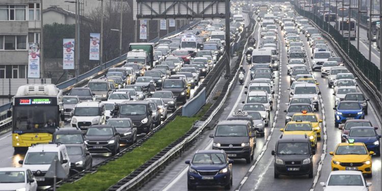 İstanbul’da bazı yollar yarın trafiğe kapatılacak