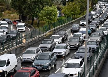 Yağışın da etkisiyle İstanbul’da yoğun trafik