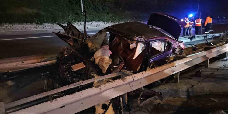 Kağıthane’de otomobil ile taksi çarpıştı: 1 ölü, 2 yaralı