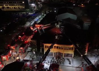 Kartal Koşuyolu Eğitim ve Araştırma Hastanesi’nin çatısında yangın