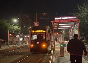 Kayseri’de tramvayın çarptığı yaya ağır yaralandı