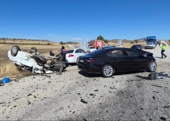 Burdur’da zincirleme trafik kazası: 1 ölü, 4 yaralı