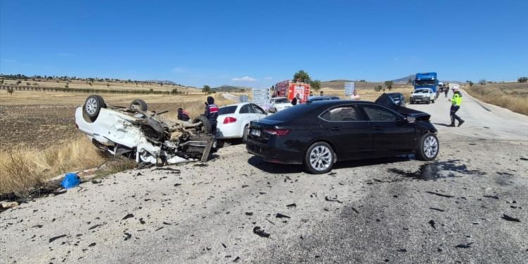 Burdur’da zincirleme trafik kazası: 1 ölü, 4 yaralı