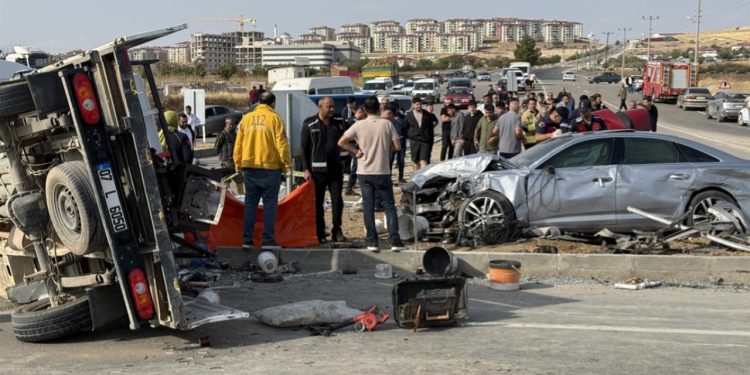 MHP Milletvekili Karakoç’un bulunduğu konvoy kaza yaptı: 1 ölü, 7 yaralı
