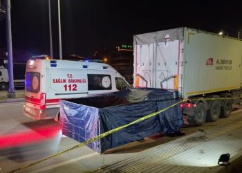 Balıkesir’de tıra çarpan motosiklet sürücüsü hayatını kaybetti