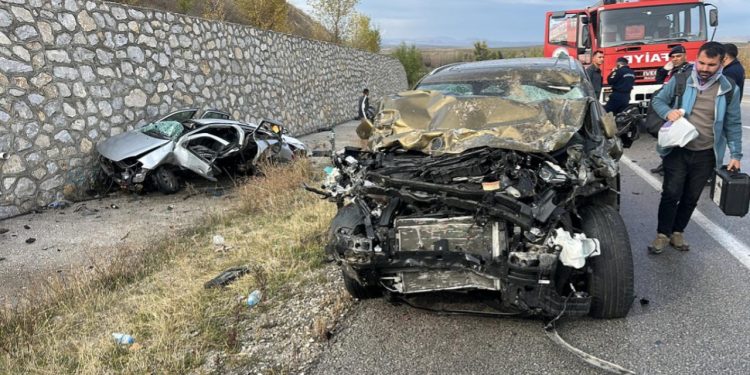Çorum’da iki otomobil çarpıştı: 4 ölü, 2 yaralı