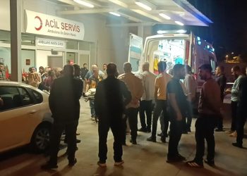 Şanlıurfa’da iki otomobil kafa kafaya çarpıştı: 1 ölü, 7 yaralı