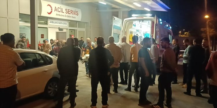Şanlıurfa’da iki otomobil kafa kafaya çarpıştı: 1 ölü, 7 yaralı