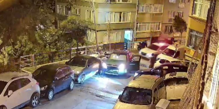 Polisten kaçan alkollü sürücü park halindeki araçlara çarptı