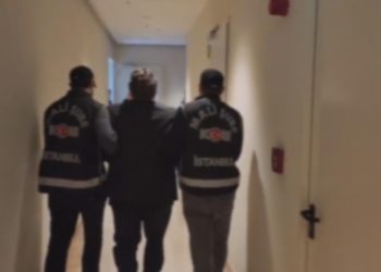 Kırmızı bültenle aranan dolandırıcı İstanbul’da yakalandı