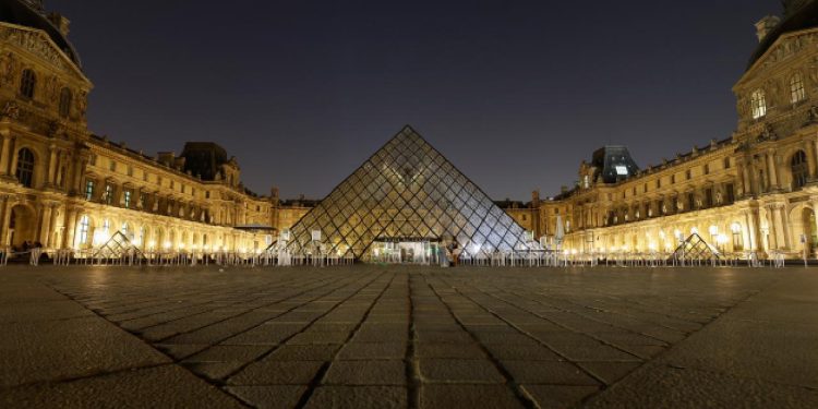 “Louvre Müzesi onarılmazsa kapılarını halka kapatmak zorunda kalacak” uyarısı