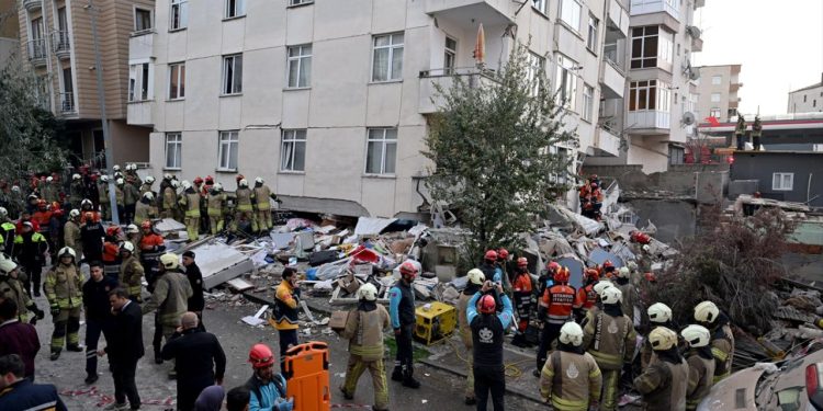 Maltepe’de kısmen çöken binanın mimarı ve şantiye şefi tutuklandı