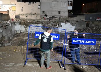 Maltepe’de kısmen çöken binanın enkazında çalışmalar tamamlandı