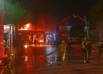 Manisa’da akü fabrikasında yangın