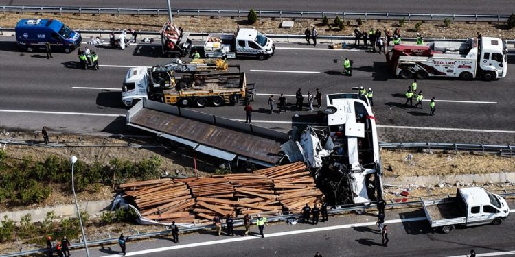Manisa’daki otobüs kazasında can kaybı 12’ye yükseldi