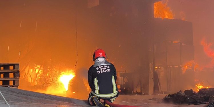 Mersin’de tütün işleme tesisinde yangın