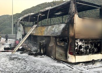 Anadolu Otoyolu’nda seyir halindeki yolcu otobüsünde yangın çıktı