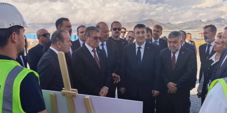 Üstel ve Yılmaz, Yeni Lefkoşa Hastanesi inşaat alanında incelemelerde bulundu