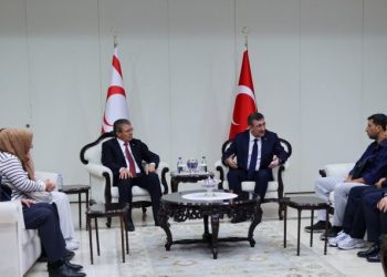 Yılmaz, kayıp yakınlarıyla bir araya geldi