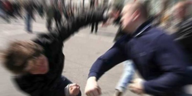 Gazimağusa’da sopalı ve muştalı kavga: Aracını üzerlerine sürüp 4 kişiye çarptı