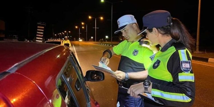 Trafik denetimlerinde 363 sürücü rapor edildi