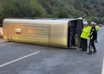 Ciklos’ta minibüs devrildi