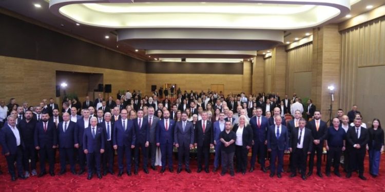 Başbakan Üstel: Artık geri sayım başladı, kapı kapı gezme zamanı