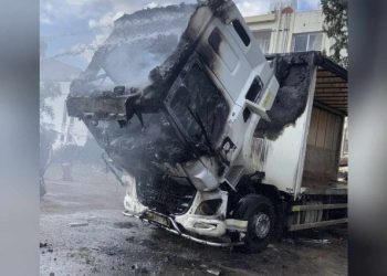 Küçük Kaymaklı’da tır yangını!