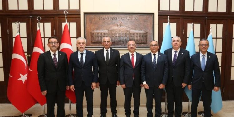 Çavuşoğlu, Gazi Üniversitesi Rektörü Ünal’ı ziyaret etti