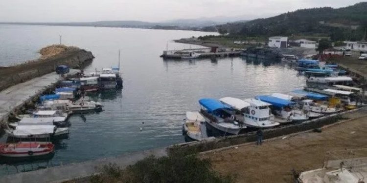 Yedidalga Balıkçı Barınağı’nda tekne battı